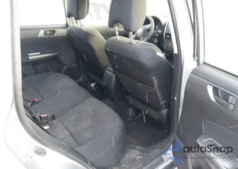 2013 Subaru Forester 2.5X z USA, uszkodzony, nr VIN JF2SHABC9DH440337